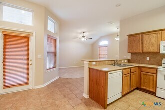 304 Yosemite Dr in Victoria, TX - Building Photo - Building Photo