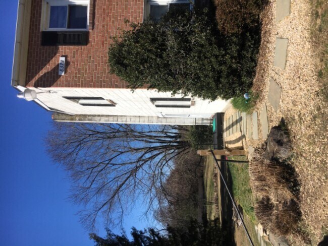 8373 Grove Angle Rd in Ellicott City, MD - Building Photo - Building Photo