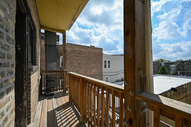 2638 N Milwaukee Ave, Unit 3