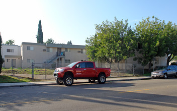 Villa De Oro in El Cajon, CA - Building Photo - Building Photo