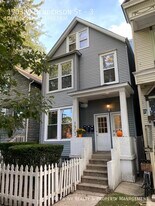 1903 W Henderson St in Chicago, IL - Building Photo