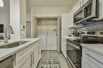 Aventura 1414 in Houston, TX - Building Photo - Building Photo