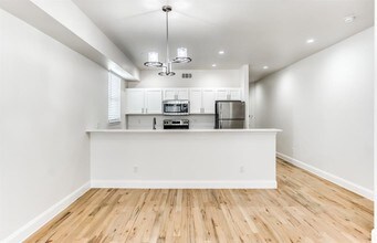 4916 San Jacinto St-Unit -4914.5 in Dallas, TX - Building Photo - Building Photo