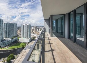 68 SE 6th St, Unit 3302 in Miami, FL - Building Photo - Building Photo