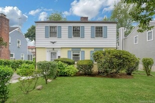 136 White Rd in Scarsdale, NY - Building Photo