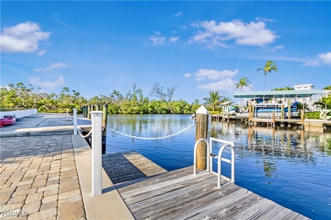 property at 2790 Teal Ct