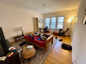 2518 N Lake Dr. in Milwaukee, WI - Building Photo - Interior Photo