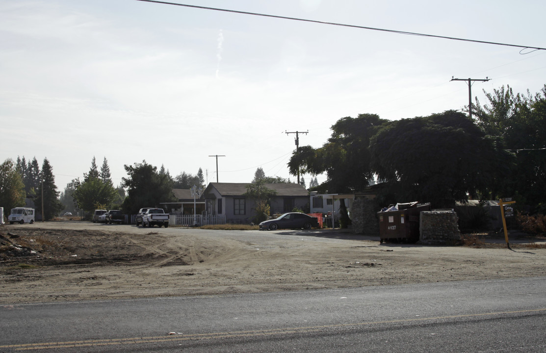 3223 E Houston in Visalia, CA - Building Photo