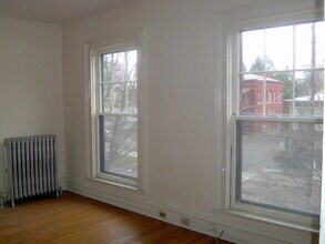 437 N Aurora St, Unit #2 in Ithaca, NY - Building Photo - Building Photo