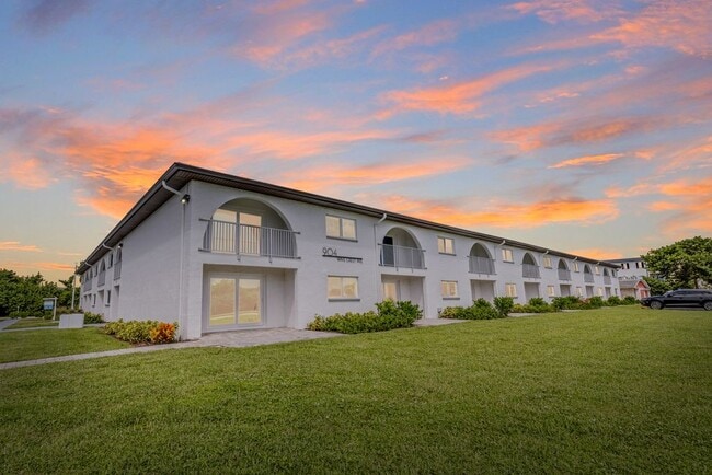 The Wave Beachfront Apartments in Indialantic, FL - Building Photo - Building Photo