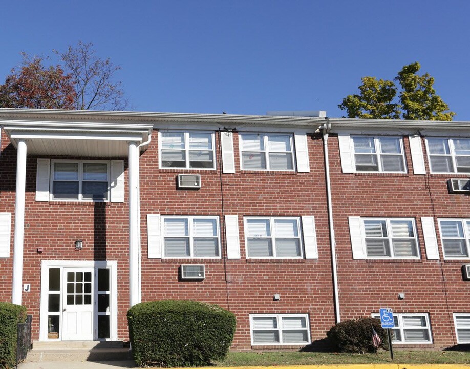 Bellevue Court Apartments in Penndel, PA - Building Photo