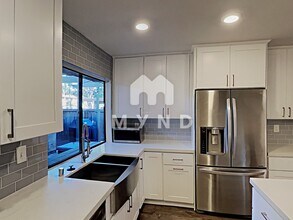 10617 Caminito Cascara in San Diego, CA - Building Photo - Building Photo