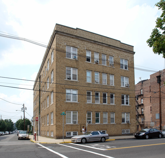 100 75th St in North Bergen, NJ - Building Photo - Building Photo