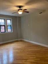 894 Green Bay Rd in Winnetka, IL - Foto de edificio - Building Photo