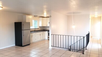 7449 Weld St in Oakland, CA - Building Photo - Building Photo