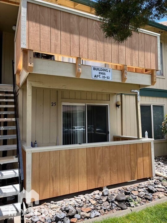 3905 Clear Acre Ln in Reno, NV - Building Photo