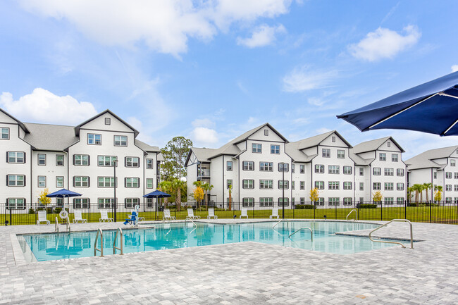 Bellamy Daytona in Daytona Beach, FL - Foto de edificio - Building Photo