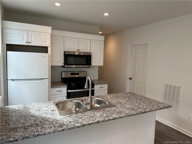 761 Brewster St-Unit -2 in Bridgeport, CT - Building Photo - Building Photo
