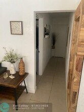 841 NE 40th St in Oakland Park, FL - Foto de edificio - Building Photo