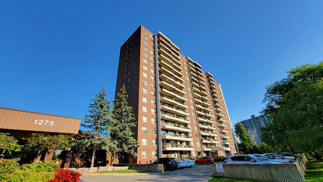 Richmond Park Square in Ottawa, ON - Building Photo - Building Photo