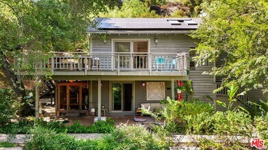 22760 Chamera Ln in Topanga, CA - Building Photo - Building Photo
