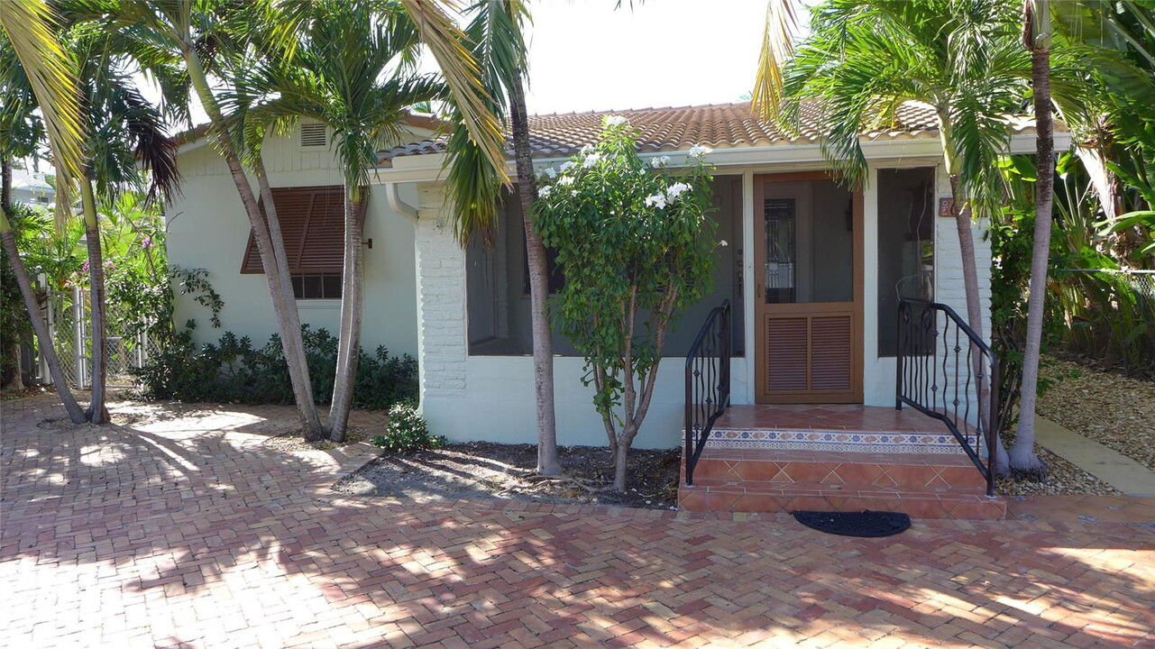 609 NE 9th Ave in Fort Lauderdale, FL - Building Photo