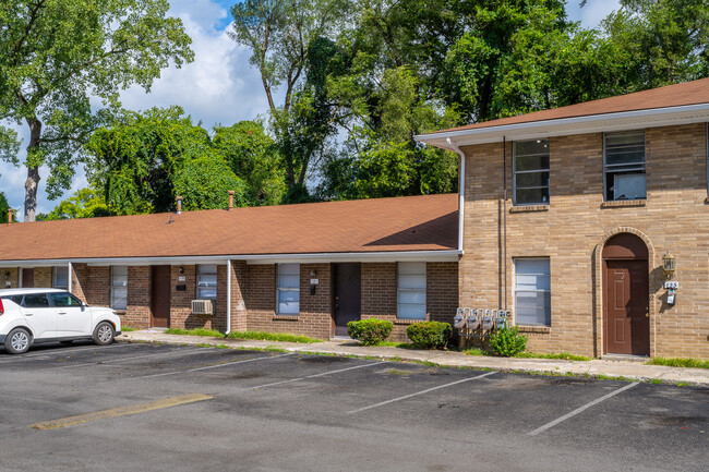 Dixie Downs Apartments in Louisville, KY - Foto de edificio - Building Photo