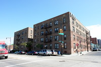 37-33 College Point Boulevard in Flushing, NY - Foto de edificio - Building Photo