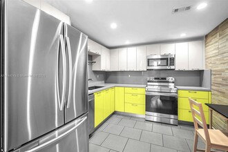 2450 NE 135th St in North Miami, FL - Building Photo - Building Photo