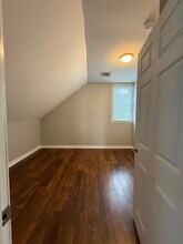 64 Wooster St, Unit #3 in Bethel, CT - Foto de edificio - Building Photo