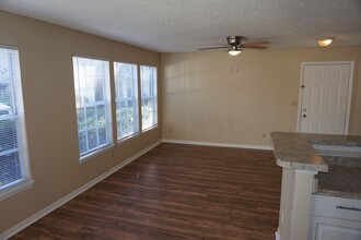 1061 S Hiawassee Rd in Orlando, FL - Building Photo - Building Photo