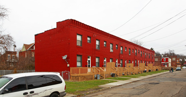 525-543 Cora St