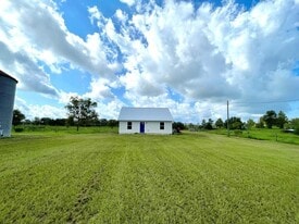 11490 NE 30th St in Bronson, FL - Building Photo