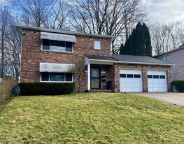 1859 Cromwell Dr in Akron, OH - Building Photo