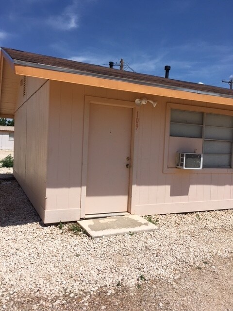 109 S Boston Ave in Portales, NM - Building Photo