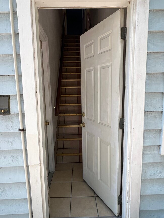 2540 Greenwood Dr, Unit Upstairs in Kissimmee, FL - Building Photo - Building Photo