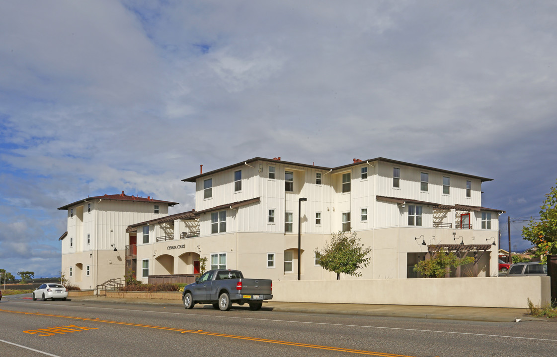 Cynara Court in Castroville, CA - Foto de edificio