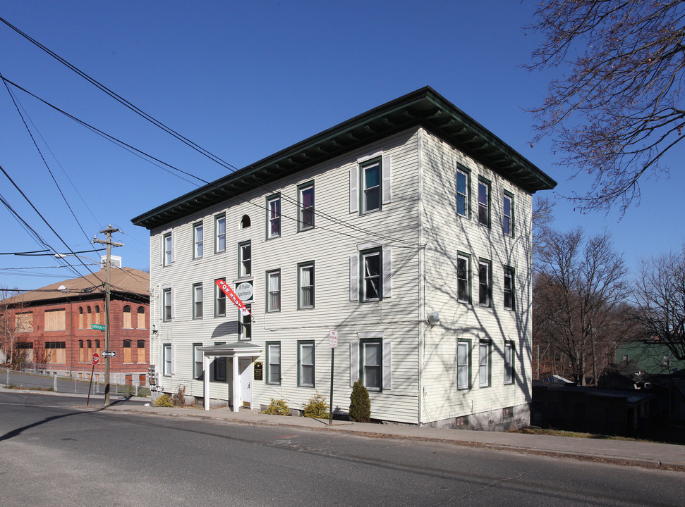 18 Poplar St in Waterbury, CT - Building Photo