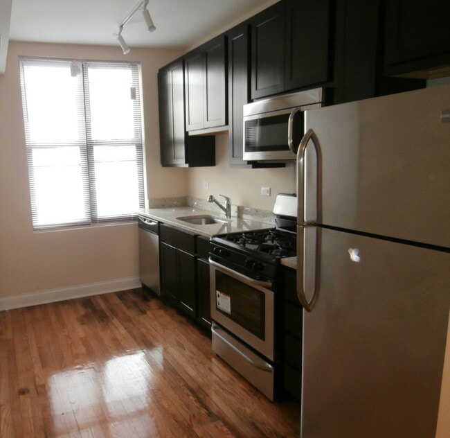 1110 W Balmoral Ave, Unit 1