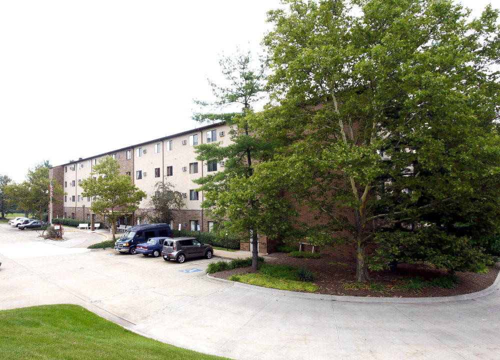 Leo Dugan Apartments in Cuyahoga Falls, OH - Building Photo