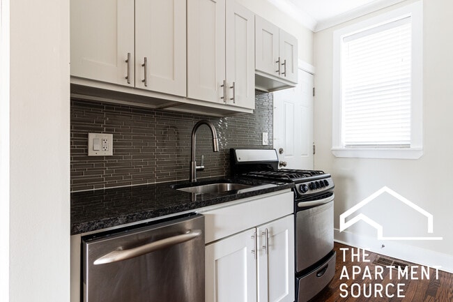 property at 646.5 W Roscoe St
