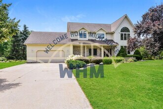 13835 Morningview Ct in New Berlin, WI - Building Photo - Building Photo