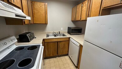 1317 Airport Dr in Tallahassee, FL - Building Photo - Building Photo