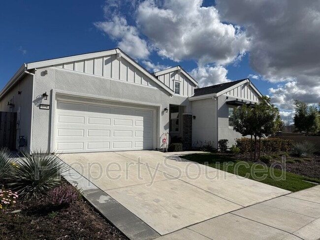 1136 Crescent Ave in Manteca, CA - Building Photo - Building Photo