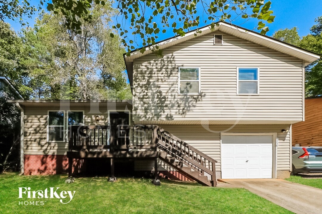 680 Springhollow Ln SW in Marietta, GA - Building Photo