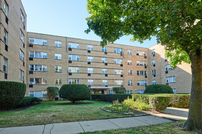 property at 2115 W Farwell Ave