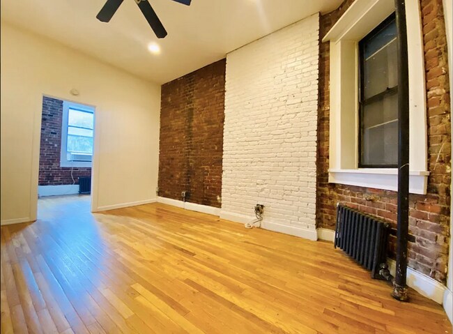 254 E 3rd St in New York, NY - Building Photo - Building Photo