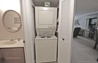 300 SW South River Dr in Stuart, FL - Building Photo - Building Photo