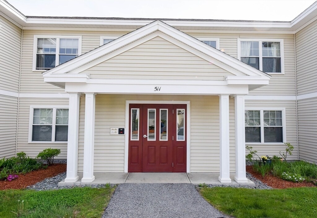 511 Main St in Groton, MA - Foto de edificio