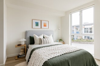 Centra in Nanaimo, BC - Building Photo - Building Photo